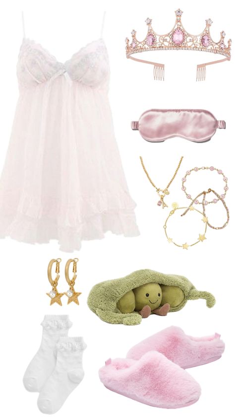 princess and the pea costume #princess #princessandthepea #princessandthepeacostume Princess On A Pea, Aesthetic Halloween Costumes Solo, Costume Ideas Princesses, Princess Costume Aesthetic, Princess And The Pea Costume, Halloween Costumes Teen, Princess On The Pea, Bestie Costumes, Girly Halloween Costumes