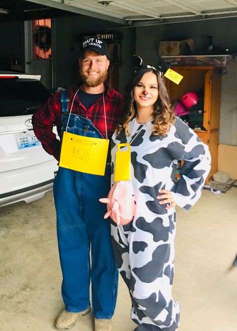 Cow Farmer Costume, Cute Farmer Costume, Farmer And Cow Costume Couple, Pregnant Cow Costume, Cow And Farmer Costume Halloween, Cow Couple Costume, Diy Farmer Costume, Halloween Consumes, Farmer Halloween Costume