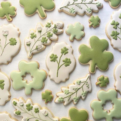 Shamrock Cookies, St Patrick's Day Cookies, Flooding Cookies, Iced Sugar Cookies, Spring Cookies, Saint Patties, Animal Cookies, Iced Cookies, Cut Out Cookies