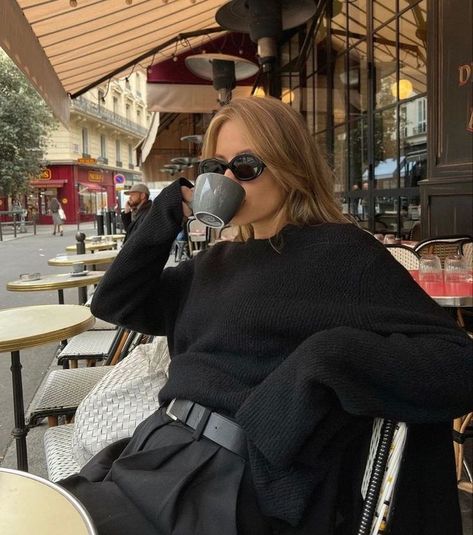 Barcelona Autumn, Gangsters Paradise, French Aesthetic, French Lifestyle, Cafe Aesthetic, Mode Casual, Street Style Winter, Winter 2022, Photo Styling