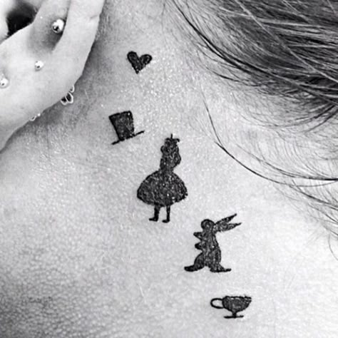 Check Out These Awesome "Alice in Wonderland" Tattoos - Threadless ... Peter Pan Tattoos, Alice And Wonderland Tattoos, Literary Tattoos, Kunst Tattoos, Wonderland Tattoo, Disney Tattoo, Geniale Tattoos, Disney Tattoos, Trendy Tattoos