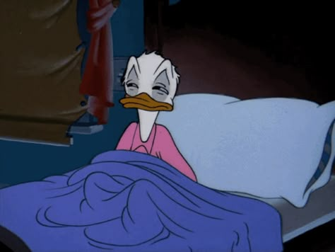 b6c5a1ce998dae1e8e52ff78e9d96e4f.gif (500×375) Donald Duck Gif, Duck Gif, Sleeping Gif, Disney Gif, Hapkido, Going To Bed, Go To Bed, Cartoon Gifs, Morning Humor