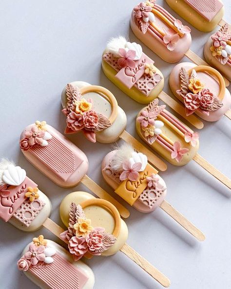 Cake Sicles, Elegant Cake Pops, Chocolate Covered Desserts, Cake Pop Designs, Rainbow Treats, Birthday Boho, Boho Cake, Cake Pop Decorating, Pop Cupcakes