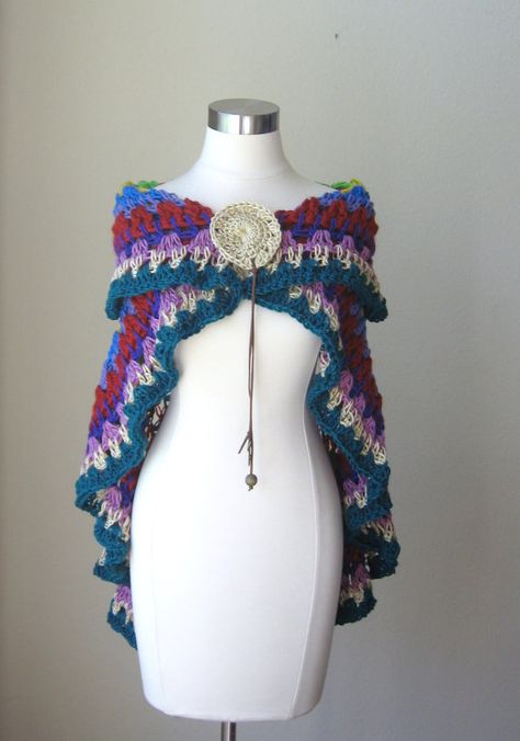 Fantasy Clothing Crochet, Fantasy Crochet Clothes, Crocheted Shawl, Cape Shawl, Mode Hippie, Mode Crochet, Look Retro, Crochet Design Pattern, Crochet Clothing And Accessories