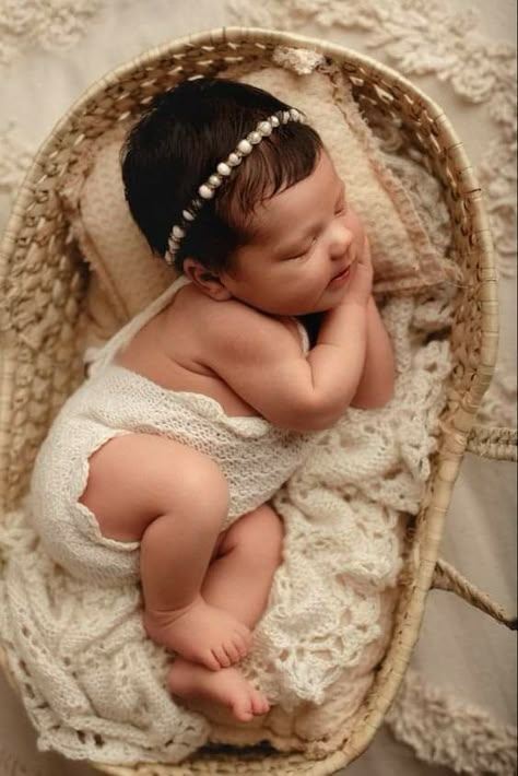 Newborn Shoot Props, Wicker Basket Newborn Photos, Newborn Photo In Basket, New Born Girl Baby Shoot, Newborn Photos In Basket, Boho Newborn Photos, Newborn In Basket Photography, Newborn Photoshoot Poses, Newborn Swing Photography