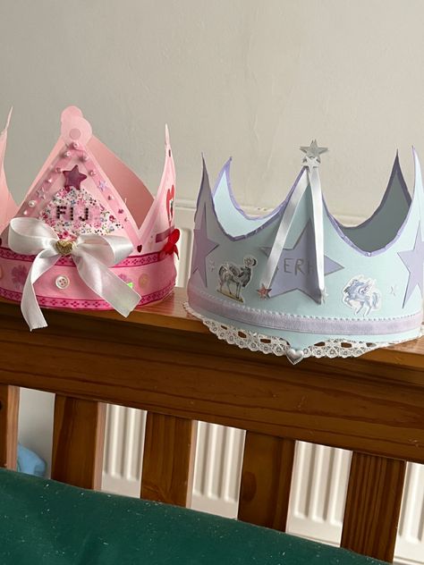 Birthday Gift Sweet 16, Aesthetic Princess Birthday Party, Paper Crowns Aesthetic, Birthday Paper Crown, Paper Birthday Crown, Birthday Crown Aesthetic, Paper Crown Aesthetic, Paper Crown Ideas, Birthday Crown Diy