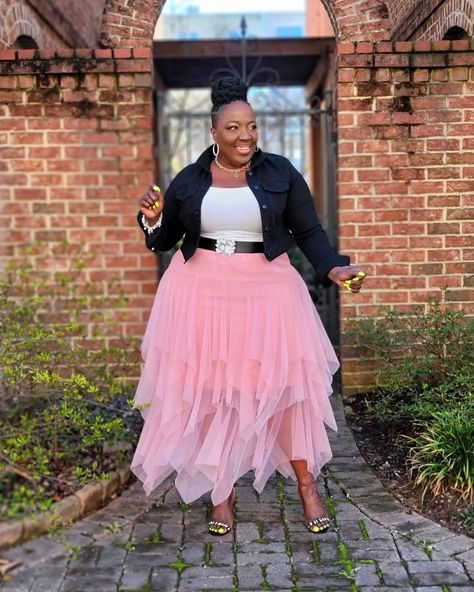 Plus Size Brunch Outfits, Tulle Skirt Outfit Casual Street Style, Plus Size Tutu Skirt, Sneaker Ball Outfit Ideas, Tulle Skirt Outfits Casual, Tutu For Women, Plus Size Tutu, Tulle Skirt Outfit, Tutu Skirt Outfit