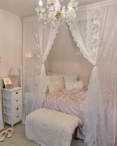 Girly Room Decor, Dream Bedroom Inspiration, Pink Room Decor, Dekorasi Kamar Tidur, Princess Room, Girly Room, Pretty Room, Dreamy Room, Canopy Bed