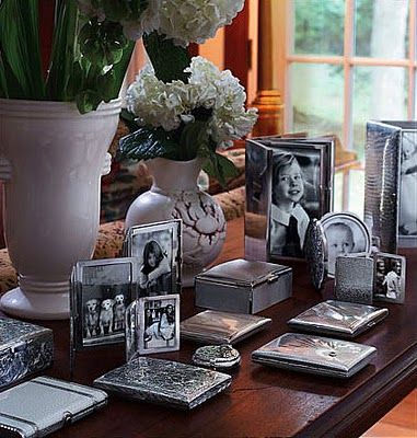 . Displaying Family Pictures On Table, Silver Picture Frames On Table, Photo Frame Display Ideas Table, Displaying Family Pictures, Counter Top Decor, Picture Frame Table, Photo Frame Decoration, Vignette Styling, Photo Table