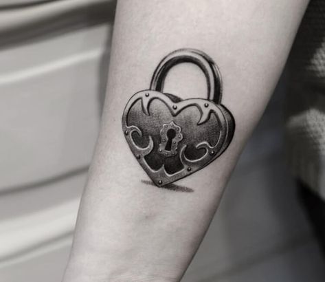 Tattoo photo - Heart padlock tattoo by Guillaume Martins Heart Shaped Lock Tattoo, Padlock Tattoo, Heart Lock Tattoo, Lock Key Tattoos, Heart Key Tattoo, Keyhole Tattoo, Heart Locket Tattoo, Key Tattoo Designs, Lock Tattoo