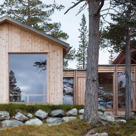 SUBTILITAS — Lenschow & Pihlmann - Cabin addition, Røros, 2016.... Home Greenhouse, Modern Barn House, Wood House, Modern Barn, Modern Cabin, Forest House, Architecture Exterior, Wooden House, Small Home