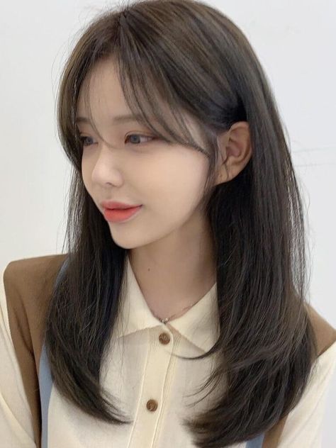 Korean Medium Hair, Korean Long Hair, Haircut Selfie, Photo Hijab, Hair Inspiration Long, Layered Haircuts For Medium Hair, Cute Hairstyle, Bangs With Medium Hair, Hairstyles For Layered Hair