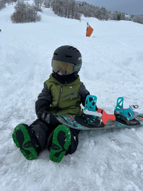 All the gear needed for getting your toddler snowboarding! Toddler Snowboarding, Snowboard Family, Snowboard Aesthetic, Kids Skiing, Snowboarding Aesthetic, Kids Snowboarding, Traveling With Kids, Snowboarding Gear, Future Mom