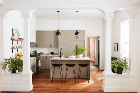 Closed Concept Is Back: Here's How to Breathe New Life Into the Design Closed Concept Kitchen, Closed Floor Plan, Kitchen Trends 2024, Small Open Kitchens, Mid Century Apartment, Open Kitchen Layouts, Top Kitchen Cabinets, Open Floor Plan Kitchen, Closed Kitchen