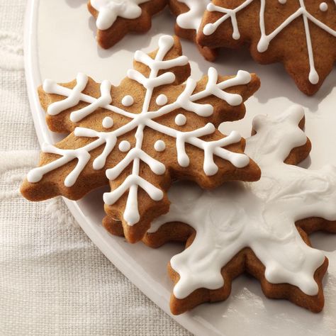 Gingerbread Snowflakes Snowflake Recipes, Gingerbread Snowflakes, Oconomowoc Wisconsin, Snowflake Shapes, Gingerbread Cookie Dough, German Desserts, Best Christmas Cookie Recipe, Pane Dolce, Ginger Bread Cookies Recipe