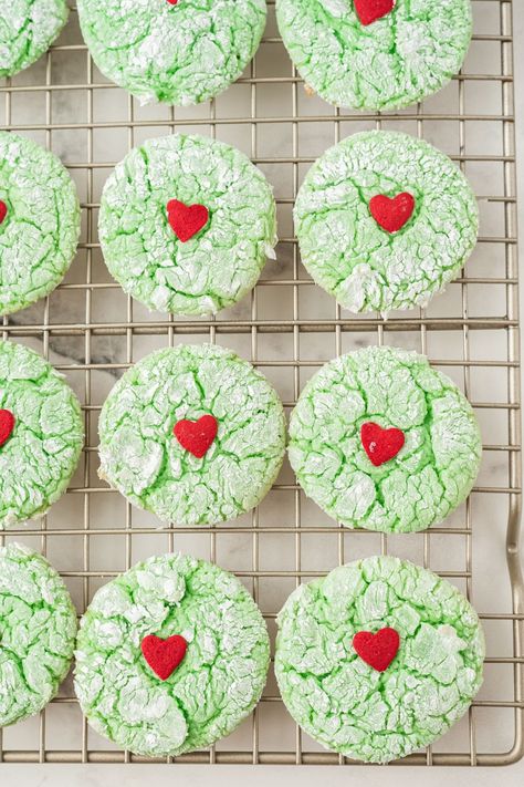 Crinkle Cookies Recipe Cake Mixes, Grinch Crinkle Cookies, Crinkle Cookies Cake Mix, Christmas Crinkle Cookies, Krispie Treats Christmas, Cake Mix Cookie, Grinch Cake, Cool Whip Cookies, Grinch Cookies