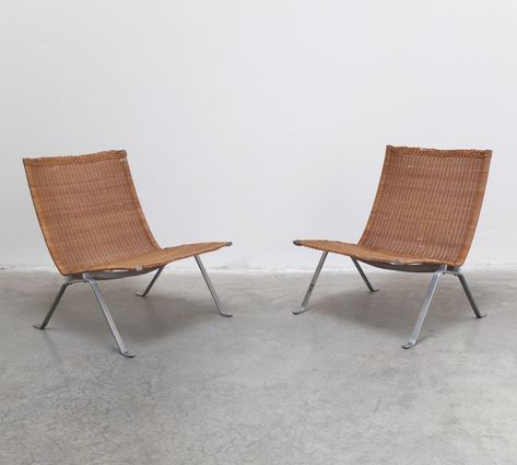 Listed on VNTG.com: 1st Edition Pair of 'PK22' Chairs by Poul Kjærholm for E. Kold Christensen, 1958 | #vntg #vintage Pk22 Chair, Rattan Lounge Chair, Vintage Lounge Chair, City Furniture, Easy Chair, Table Storage, Brown Leather, Lounge Chair, Lounge