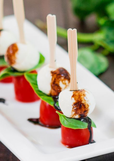 21 Top Easy New Year's Eve Appetizers - Jo Cooks Mozzarella Kabobs, Oscar Party Food, Mini Caprese Salad, Mini Aperitivos, Purewow Recipes, Caprese Salad Bites, Recipe Apps, Salad Bites, Horderves Appetizers