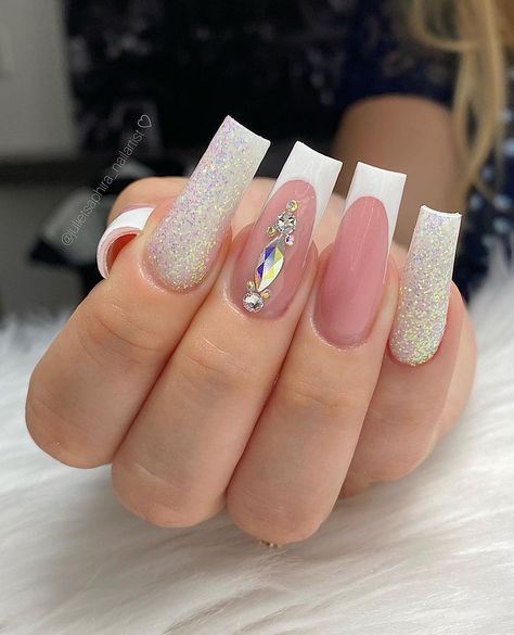 𝐉𝐔𝐋𝐈𝐄𝐓 𝐒𝐀𝐏𝐇𝐈𝐑𝐀 ♡ 𝐁𝐄𝐀𝐔𝐓𝐘 on Instagram: “𝐴𝑛𝑧𝑒𝑖𝑔𝑒 | Xtreme Mermaid Glitter 01 • Premium White • Flexi Builder Cover „Sweet Sound“ • Swarovski Crystals • Secret Beyond Shine by…” Mermaid Glitter, Swarovski Nails, Swarovski Crystals, Mermaid, Sound, Glitter, Nails, Crystals, White