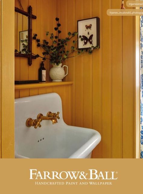 Bold Bathroom, Yellow Dining Room, Feature Wall Bedroom, Yellow Bathroom, 1930s House, Bad Inspiration, Yellow Bedroom, Yellow Bathrooms, Living Room Remodel