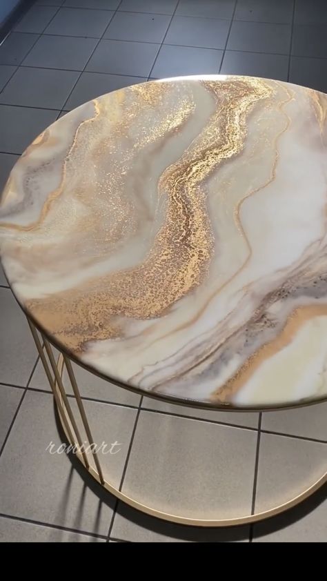 Diy Resin Table Top Ideas, Resin Table Top Ideas, Resin Table Top Diy, Table Top Ideas, Coffee Table Resin, Resin Business, Diy Resin Table, Resin Tables, Hand Jewelry Rings