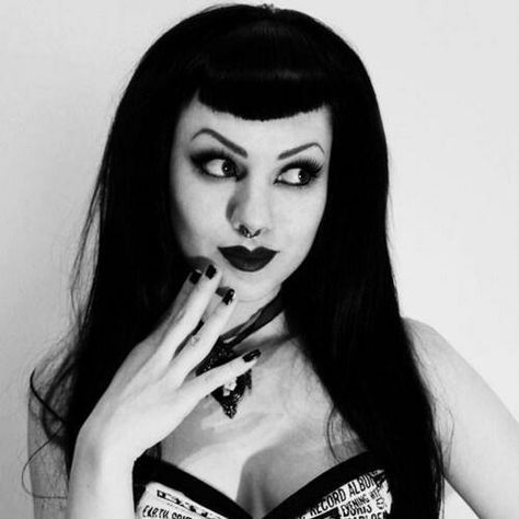 ~Lovely Vamp ~V''''''V ~ Gothabilly Fashion, Psychobilly Fashion, Rockabilly Mode, Oh My Goddess, Rockabilly Pin Up, Pin Up Hair, Psychobilly, Rockabilly Fashion, Gothic Beauty