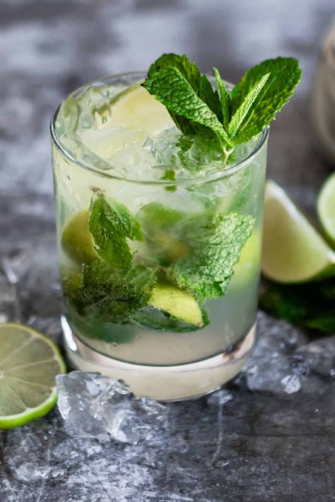 Virgin Mojito - Culinary Hill Mocktail Mojito, Mojito Recipe Classic, Cocktail Original, Mojito Mocktail, Virgin Mojito, Mojito Cocktail, Mojito Recipe, Mocktail Recipe, Margarita Recipes