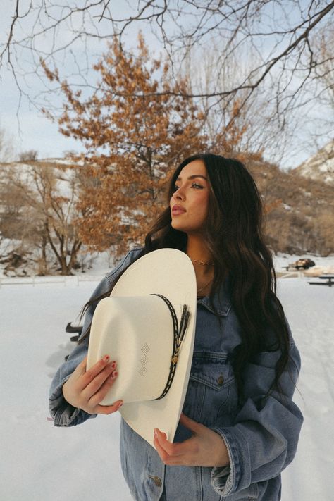 Out West Photoshoot, Woman Fedora Hat Outfit, Braid With Cowboy Hat, Western Outfits With Black Boots, Western Photoshoot Ideas Winter, Cave Photoshoot Ideas, Cream Cowboy Hat Outfit, Pictures With Cowboy Hats, Cowboy Hat Outfits Woman