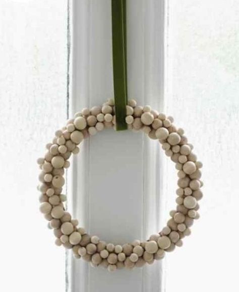 Wooden Bead Wreath, Beaded Wreath, Bead Wreath, Diy Pallet Sofa, Wooden Wreath, Diy Hanging Shelves, Wooden Wreaths, Mason Jar Diy, Mason Jar Crafts