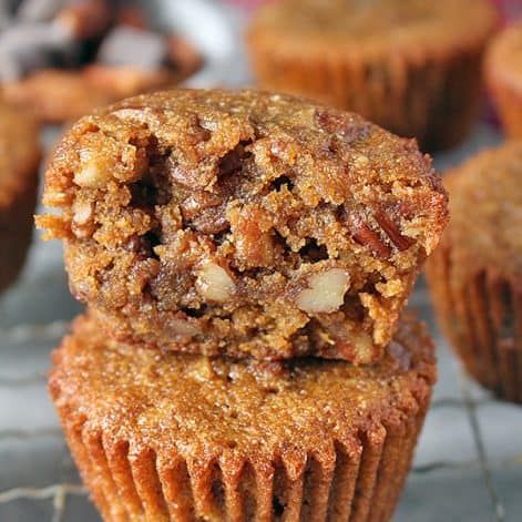 Paleo Pecan Pie Muffins - Real Food with Jessica Paleo Pecan Pie, Paleo Pumpkin Muffins, Raisin Bran Muffins, Pecan Pie Muffins, Pie Muffins, Pecan Muffins, Paleo Muffins, Paleo Baking, Paleo Pumpkin