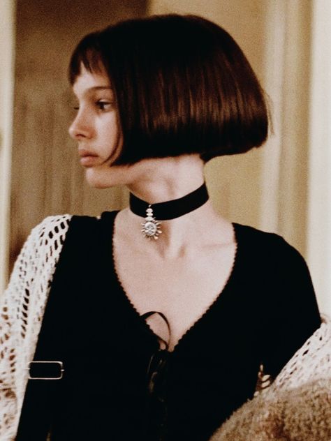 Leon Movie, Leon Matilda, Mathilda Lando, The Professional Movie, Outfit Costume, Movie Fashion, Hair Reference, Bright Eyes, Natalie Portman