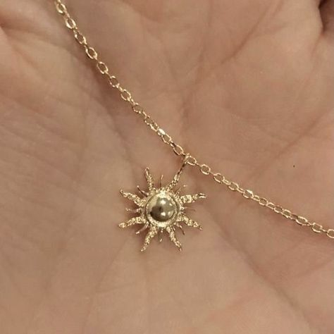 Edgy Engagement Ring, Sun Pendant Gold, Trendy Gold Necklace, Engagement Ring Non Traditional, Charli Aesthetic, School Ootd, Aesthetic Edgy, Bridal Design, Pretty Jewelry Necklaces