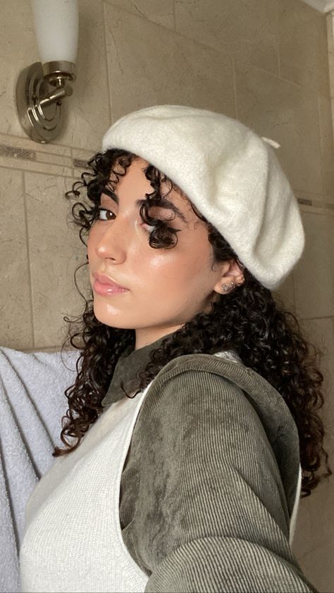 Winter Hats For Curly Hair, Curly Hair In Hat, Curly Hairstyles With Hats, Bucket Hat Curly Hair, Curly Hair Hat Hairstyles, Curly Hair With Hat, Hat Curly Hair, Curly Hair Hat, Hair With Hat