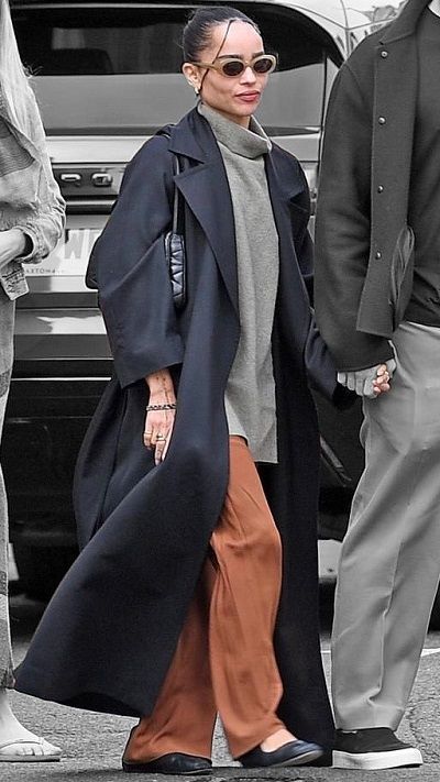 Zoe Kravitz Street Style 2022, Zoe Kravitz Trench Coat, Zoe Kravitz Outfits Winter, Zoe Kravitz Style Winter, Zoe Kravitz 2022 Style, Zoe Kravitz 2023 Style, Zoe Kravitz Fall Style, Zoe Kravitz 2022, Zoe Kravitz Winter Style