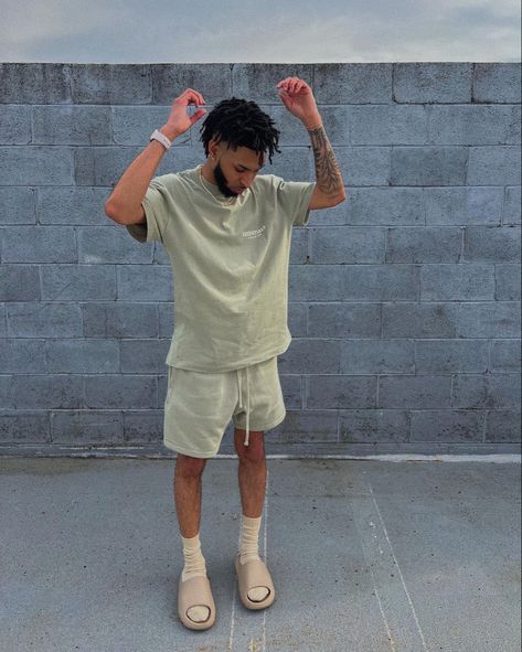 Yeezy Slides Outfit For Men, Summer Asethic, Yeezy Slide Outfit, Slides Outfit Casual, Outfits With Yeezy Slides, Outfits With Slides, Monochrome Outfit Men, Yeezy Slides Outfit, Mens College Fashion