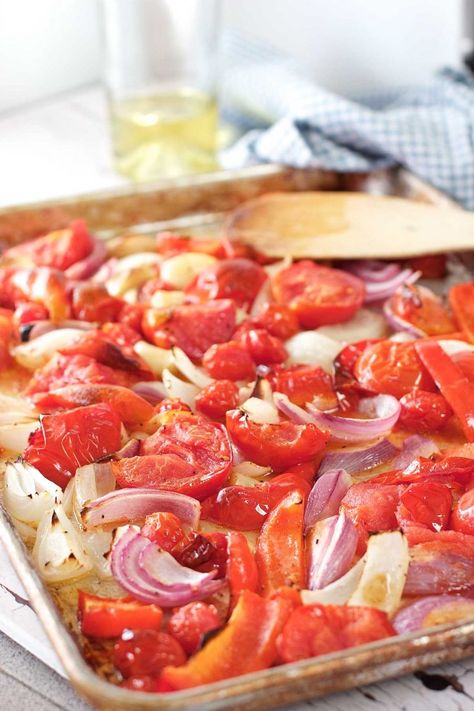 Dinners With Fresh Tomatoes, Tomato Recipes Freezer, What To Make With Frozen Tomatoes, Roasted Marinara Sauce, Marinara Recipe, Tomato Dishes, Fresh Tomato Recipes, Garden Tomatoes, Roasted Tomato Sauce