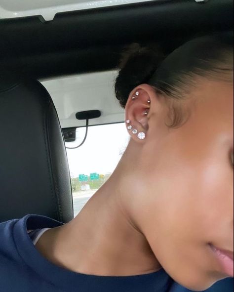 Piecing Ear, Pretty Piercings, Ear Peircings, Nail Piercing, Cool Ear Piercings, Pretty Ear Piercings, Piercings For Girls, Cool Piercings, Cute Ear Piercings