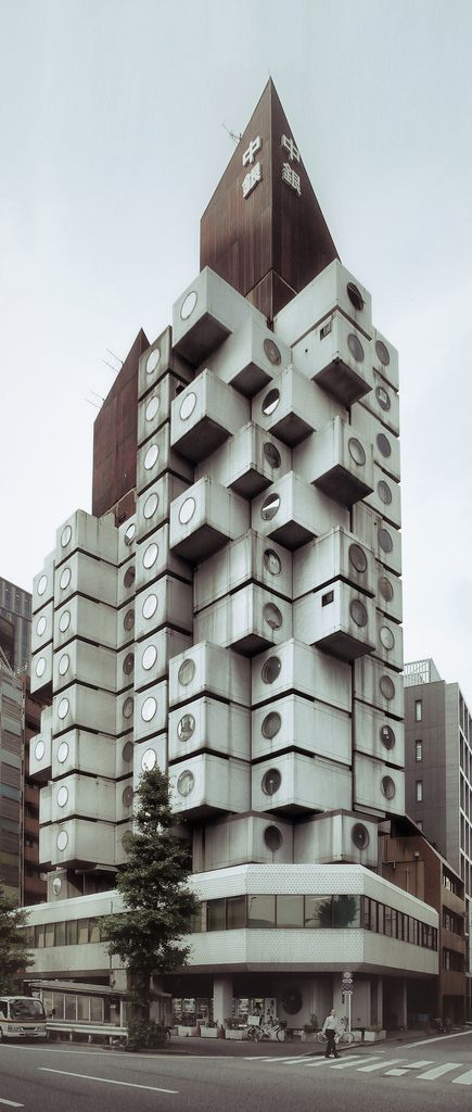 NAKAGIN CAPSULE TOWER | SHIMBASH | TOKYO | JAPAN: *Built: 1970-1972; Designed By: Kisho Kurokawa* Photo: Carlo Fumarola Kisho Kurokawa, Tokyo Architecture, Nakagin Capsule Tower, Architecture Cool, Architecture Unique, Unusual Buildings, Tower Building, Interesting Buildings, Brutalist Architecture