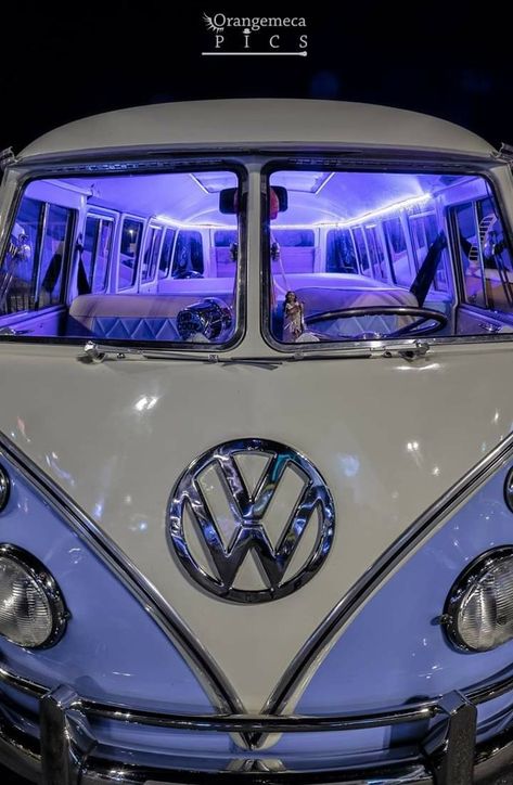 Combi Hippie, Vw Kampeerwagens, Caravan Vintage, Van Vw, Volkswagen Vans, Hippie Car, Volkswagen Van, Vintage Vw Bus, Old Vintage Cars