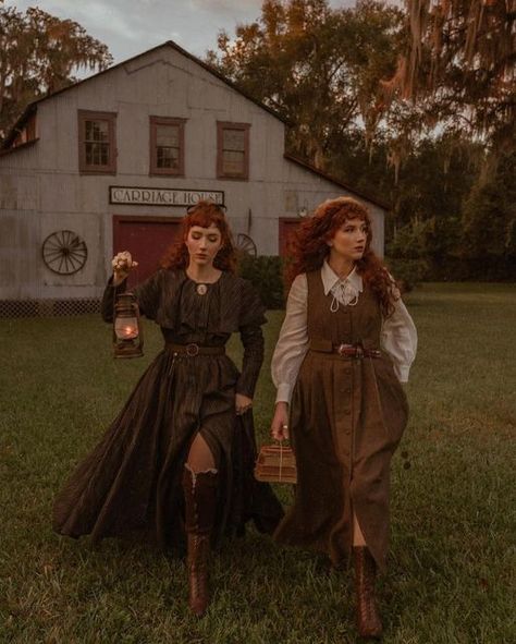 Gothic Cottagecore Aesthetic, Southern Gothic Fashion, Academia Dress, Southern Gothic Aesthetic, Gothic Cottagecore, Cottagecore Gifts, Witch Characters, Cowboy Aesthetic, Charlotte Bronte