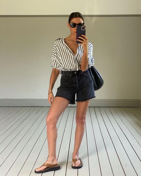 Black Linen Shorts Outfit, Black Denim Shorts Outfit, Black Jean Shorts Outfit, Summer Jean Shorts Outfit, Look Short Jeans, Denim Shorts Outfit Summer, Looks Com Short, Classic Summer Outfits, Black Shorts Outfit