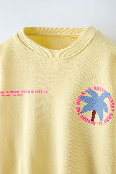 PALM TREE PRINT SWEATSHIRT - Mid-yellow | ZARA United Kingdom Kidswear Trends, Boys Summer Fashion, Boys Prints, Creative Fashion Photography, Kids Garments, Zara Boys, Palm Tree Print, Boys Sweatshirts, Girl Inspiration