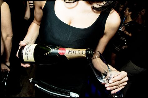 #cinema #toronto #nightclub #libertyvillage #moet #moetchandon #waitress #server #allblackeverything #torontonightclub #club #party #saturdaynight #pouritup Club Waitress Aesthetic, Cocktail Waitress Aesthetic, Waitress Aesthetic, Marni Mann, Cocktail Waitress, Club Night, All Black Everything, Club Party, Five Star