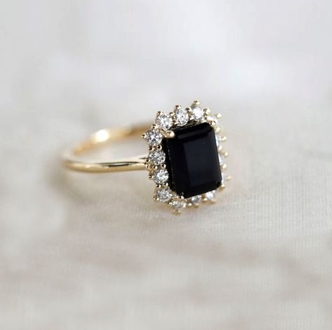 Gold Minimalist Ring, Vintage Anniversary Rings, Engagement Ring Yellow Gold, Engagement Ring Yellow, Onyx Engagement Ring, Dream Rings, Moissanite Engagement Ring Oval, Emerald Cut Moissanite, Ring Halo