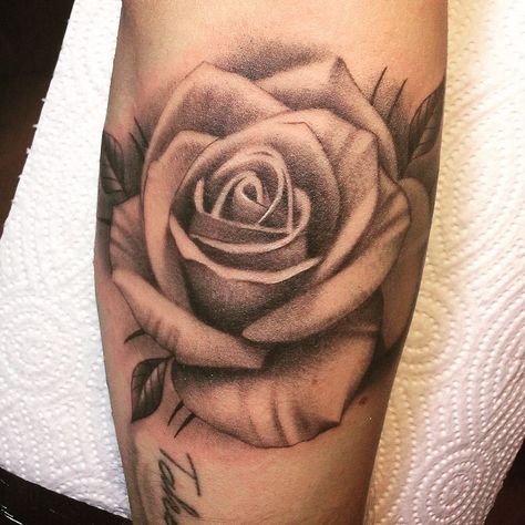 #rose #tattoorose #rosetattoo Realistic Rose Tattoo, Forearm Flower Tattoo, Black Rose Tattoos, Flower Tattoo Sleeve, Outdoors Tattoo, Tattoos For Daughters, Flower Tattoo Designs, Foot Tattoos, Tattoo Models