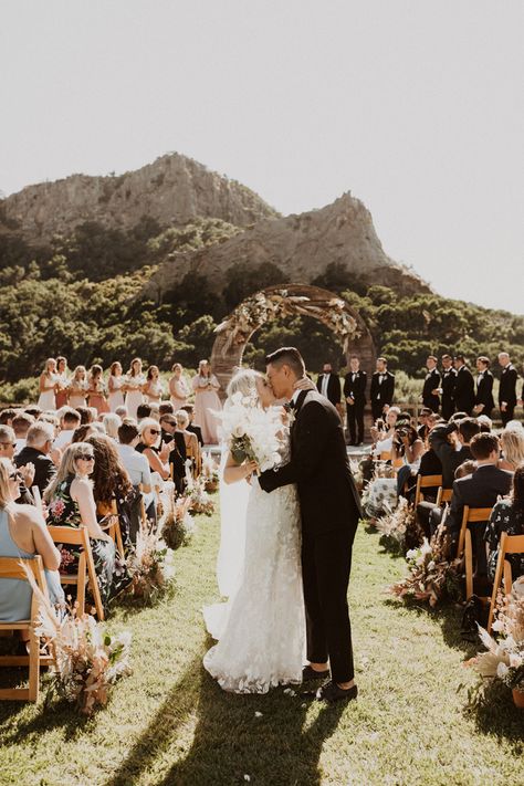 Get ready to swoon over all of the gorgeous rustic details of this California ranch wedding | Image y Kylie Morgan Photography California Ranch Wedding, Kylie Morgan, Bee Wedding, Tan Wedding, Rustic Bridal Shower Invitations, San Luis Obispo Wedding, Vintage Wedding Theme, Ceremony Inspiration, Bridal Shower Rustic