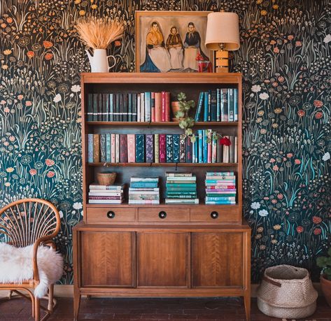 Latvian Interior Design, Sweeden Houses Living Room, Modern Folk Home Decor, Colorful Hygge Decor, Old Scandinavian Interior, Hygge And West Wallpaper, Danish Interior Design Hygge, Scandinavian Cottagecore, Scandinavian Cottage Interior