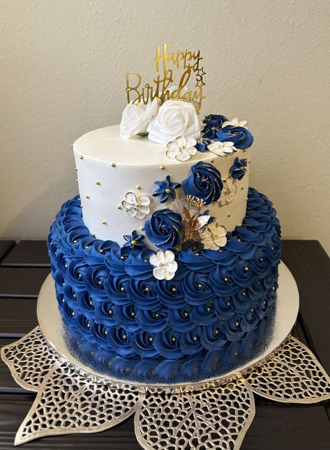 Blue And White Sweet 16 Cake, Navy Blue Sweet 16 Cake, Sweet 16 Birthday Cakes Blue, Royal Blue Cake Design, Sweet 16 Cake Ideas Blue, Blue And Gold Quince Cake, Royal Blue Quince Cake Ideas, Sweet 16 Blue Cake, Royal Blue Sweet 16 Cake