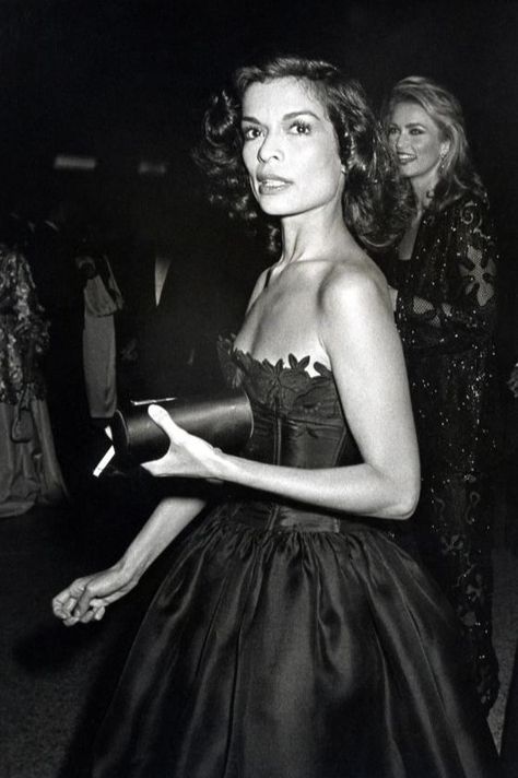 Fashion Met Gala, New York Socialites, Halston Dress, Met Gala Dresses, Bianca Jagger, Iconic Weddings, Mod Girl, Studio 54, Gala Dresses