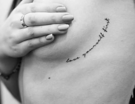 Cute Simple Tattoos, Tattoo Placements, Tattoo Aesthetic, Small Pretty Tattoos, Classy Tattoos, Thigh Tattoos Women, Lip Tattoos, Discreet Tattoos, Book Tattoo